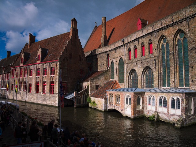 Bruges Homestays for Canal Evenings